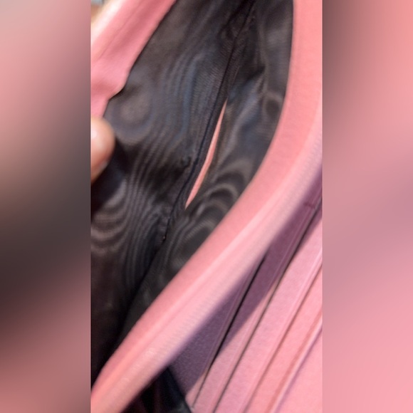 Authentic Gucci Wallet with Pink interior - Picture 2 of 7